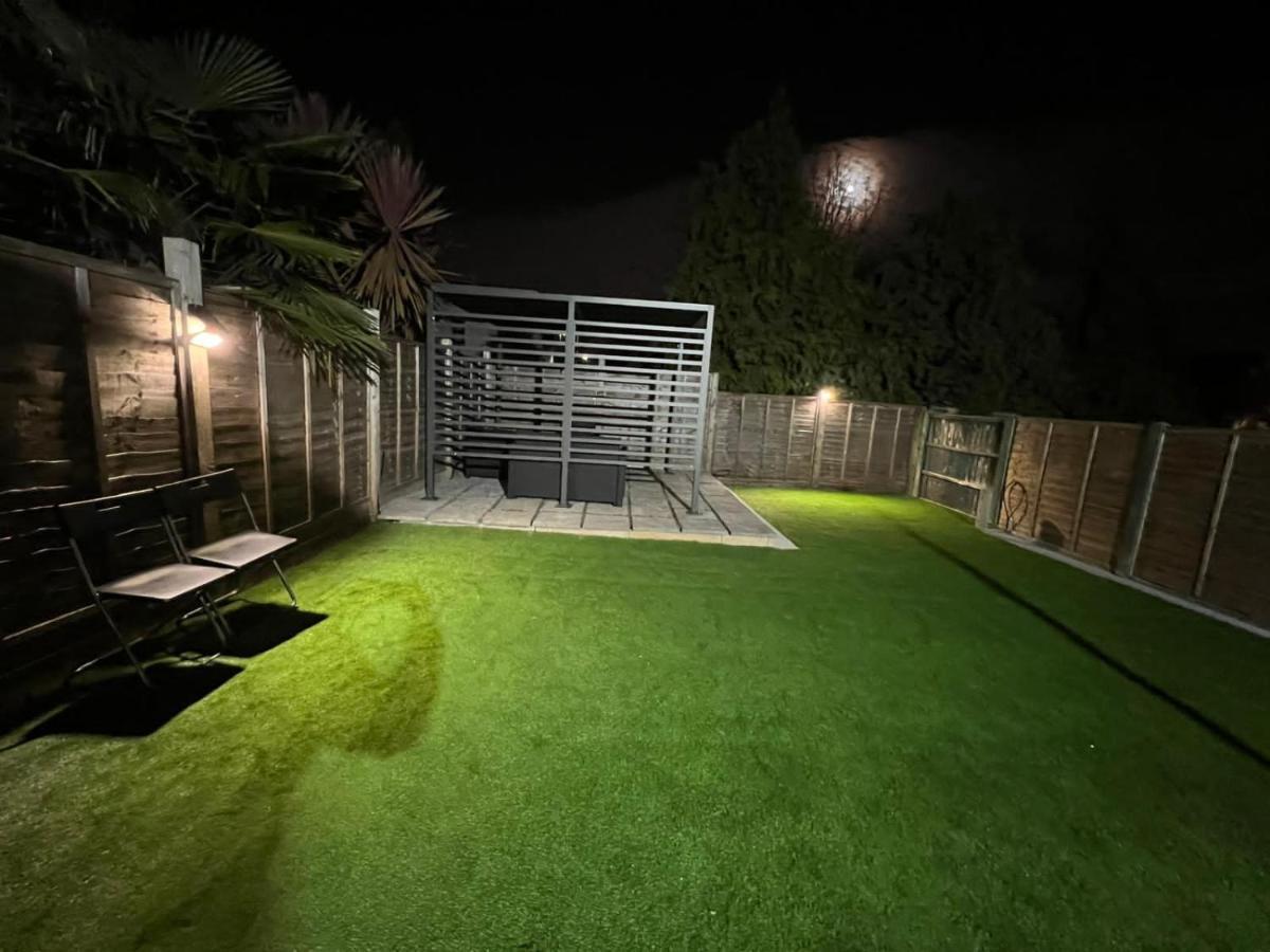 ホテル La Vida In Casa Thamesmead  エクステリア 写真